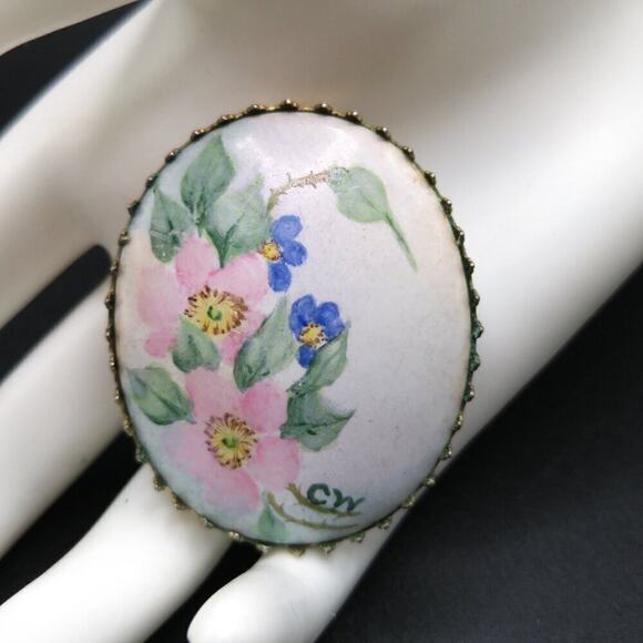 Vintage Hand Painted Mid-Century Brooch, Ceramic Painted Floral Pin, 2 Inches - Picture 2 of 8